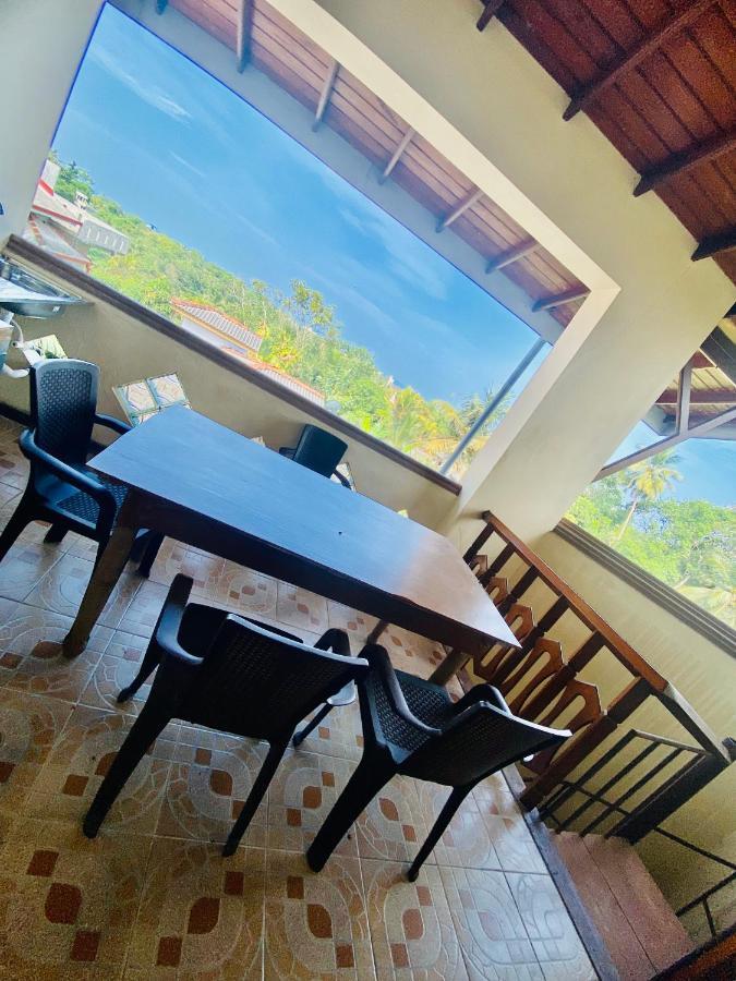Hikka Paradise Guest House Hikkaduwa Esterno foto