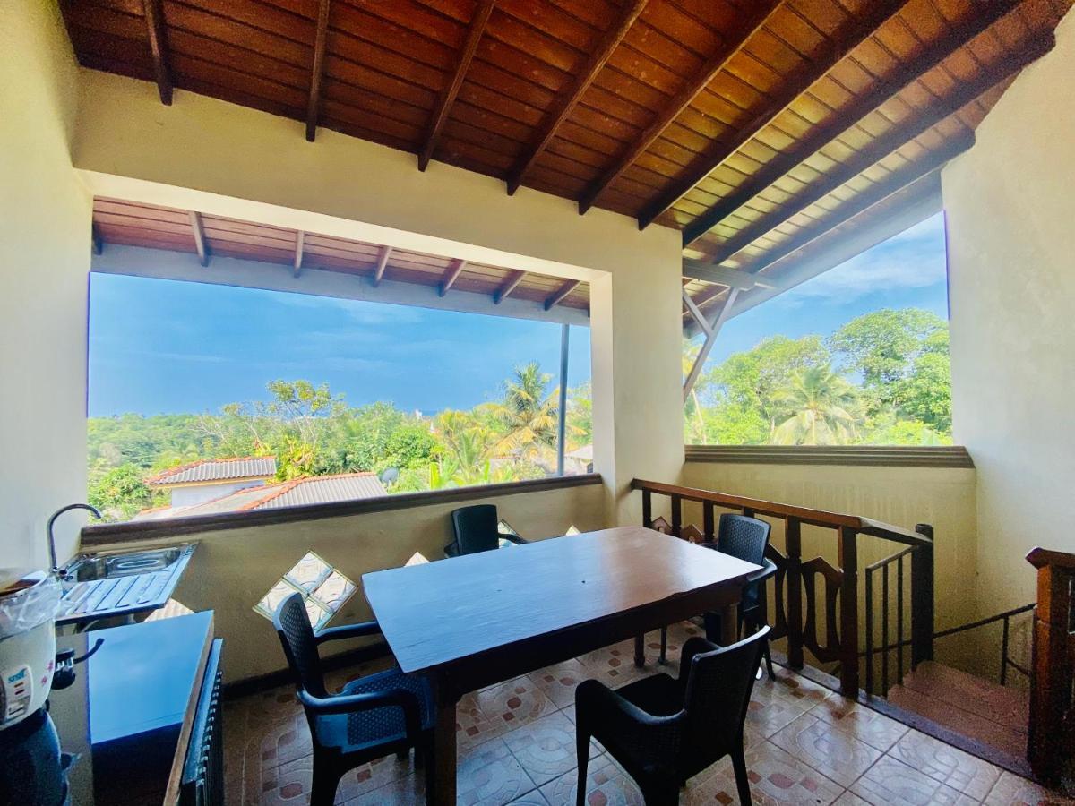 Hikka Paradise Guest House Hikkaduwa Esterno foto