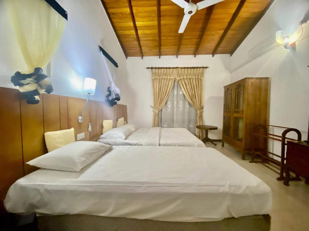 Hikka Paradise Guest House Hikkaduwa Esterno foto