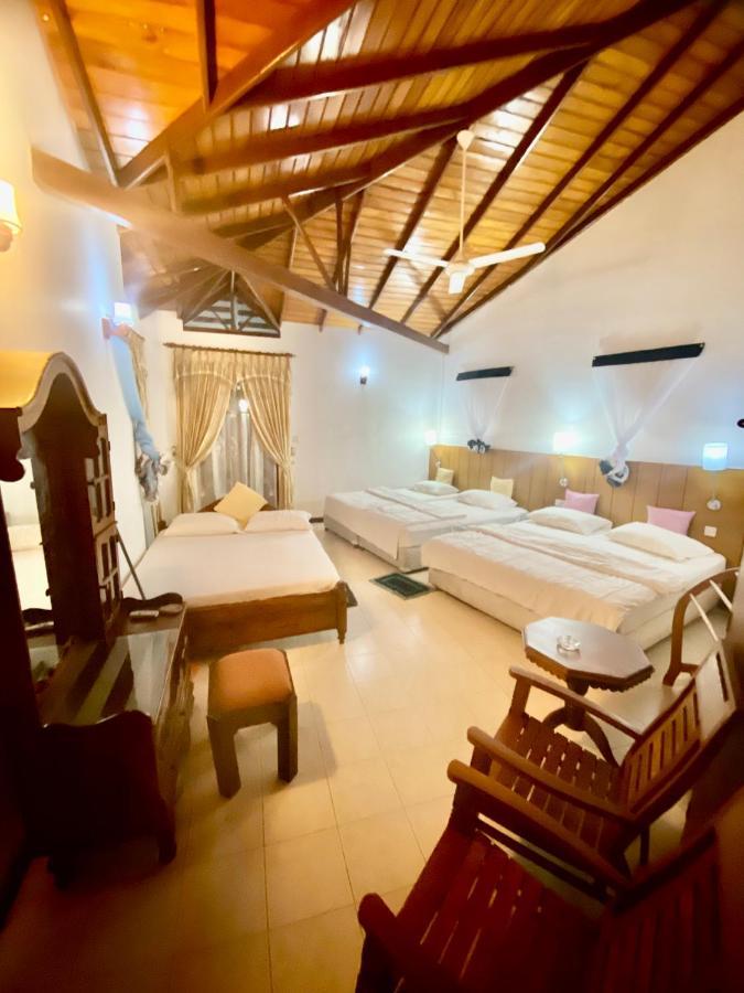 Hikka Paradise Guest House Hikkaduwa Esterno foto