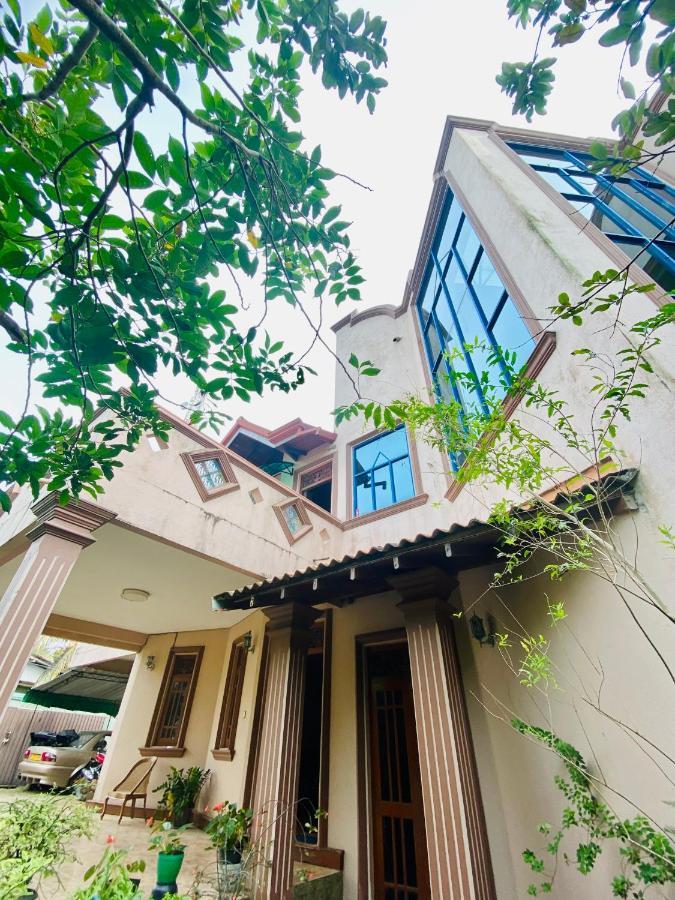 Hikka Paradise Guest House Hikkaduwa Esterno foto