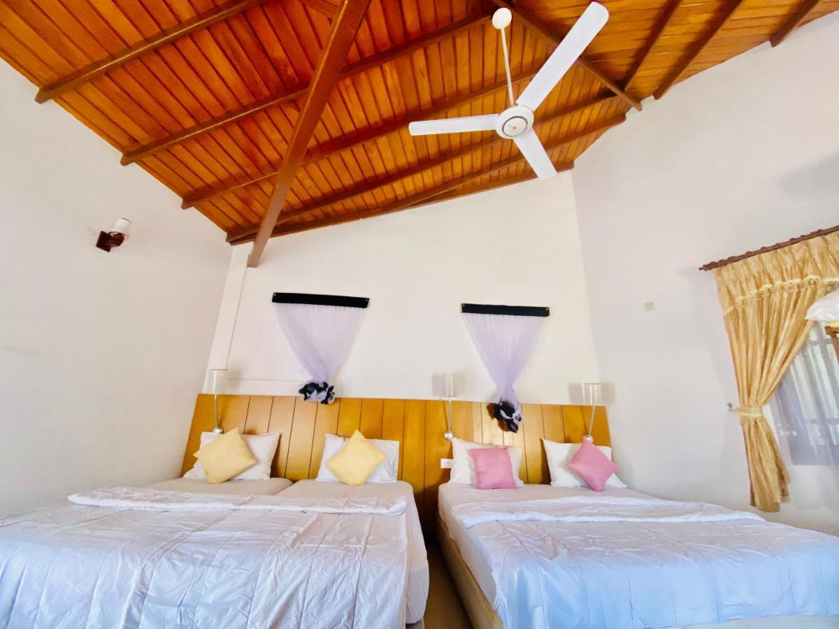 Hikka Paradise Guest House Hikkaduwa Esterno foto
